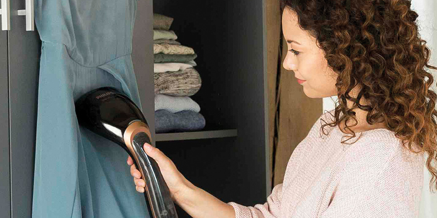 Przykładaj płytę parową bezpośrednio do ubrania