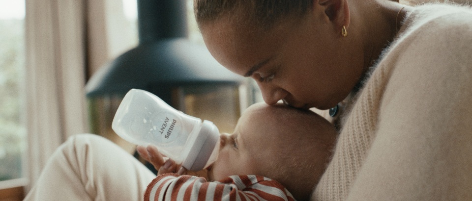 combination-feeding-breast-and-bottle